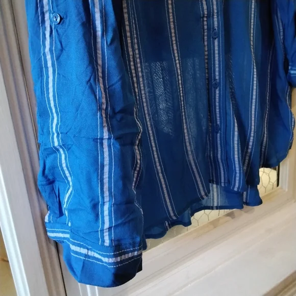 Women's Button Down Blouse EUC - Picture 6 of 8